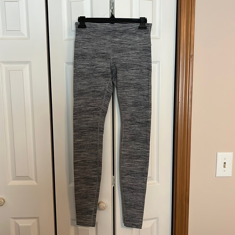 GENTLY USED LULU LEGGINGS Sz 4